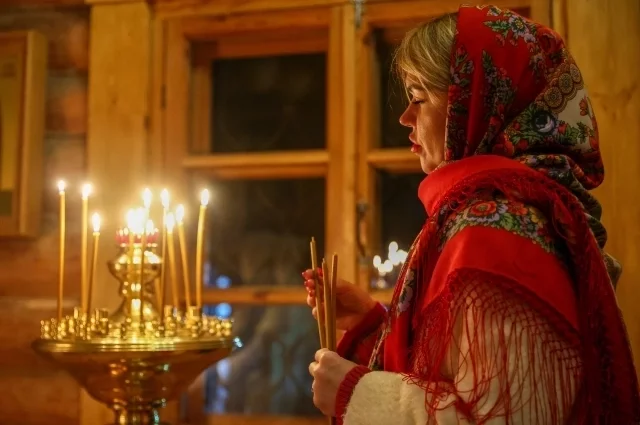 Православные не поклоняются святым, а почитают их.