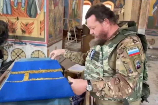 В августе 2024 года, когда украинские войска вторглись в Курскую область, отец Евгений укрывал в храме мирное население, позже эвакуировал из Суджи на своём автомобиле около сотни человек.