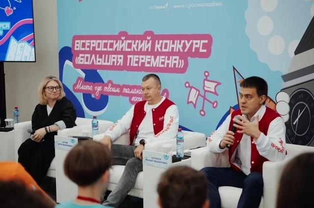 На встрече «Первые шаги в науку» губернатор Красноярского края Михаил Котюков ответил на вопросы школьников.