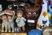 В винтажном маркете предлагают даже почти музейные экспонаты — фарфоровые статуэтки фирмы «Гебель».