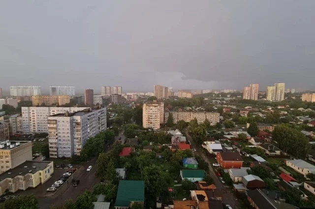 Жители целого микрорайона Рязани периодически сидят без электричества – здесь много новых домов, а старые сети не выдерживают такую высокую нагрузку. 