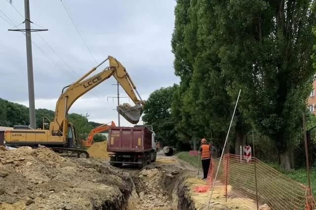 В Ставрополе возводят подающий водовод на городские очистные сооружения.