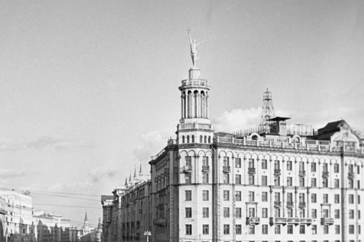 Юбка по ветру. Скульптуру любимой балерины Сталина вернут на место