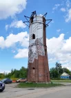 Местную водонапорную башню оформили в стиле чкаловского гипюра. 
