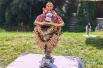 Народ угощался чаем из самовара. 