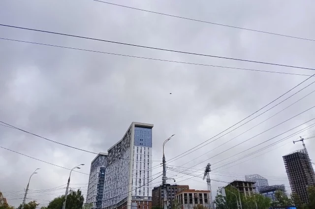 По данным Министерства обороны РФ, за ночь перехвачены и уничтожены 396 БПЛА самолётного типа над 15 регионами страны, включая Московский регион и Республику Крым.