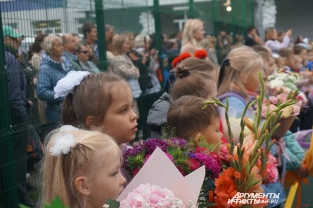 Собирать в школу девочку — дороже. 
