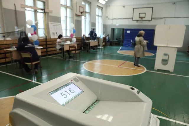 Подать заявление можно через центры «Мои документы» или портал «Госуслуги».