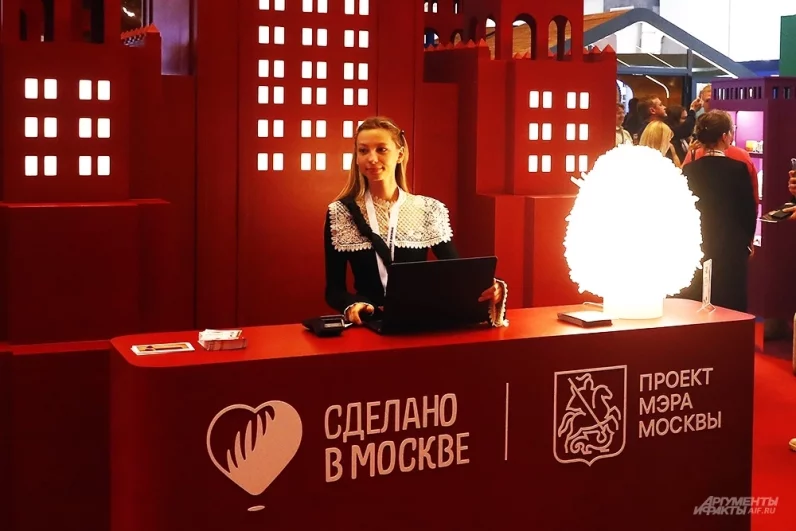 Почти половина участников в этом году подала заявку на Московскую неделю впервые, а около трети составляют молодые компании. Здесь соседствуют небольшие авторские мастерские и производители с серийным выпуском продукции.