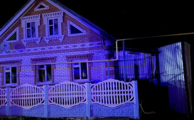 В результате пожара в двухэтажном частном доме погибли 79-летний мужчина и его 76-летняя супруга.