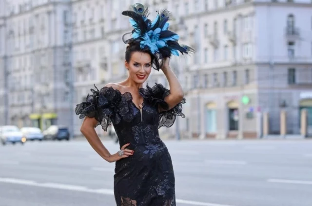 Марина Куклачёва, актриса, режиссёр и хореограф Театра кошек Юрия Куклачёва, которая год назад стала «Миссис Москва — 2025», а теперь готовится покорять федеральный уровень.