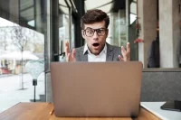 Предложения о лёгком и быстром заработке в интернете — одна из самых распространённых схем мошенников. 
