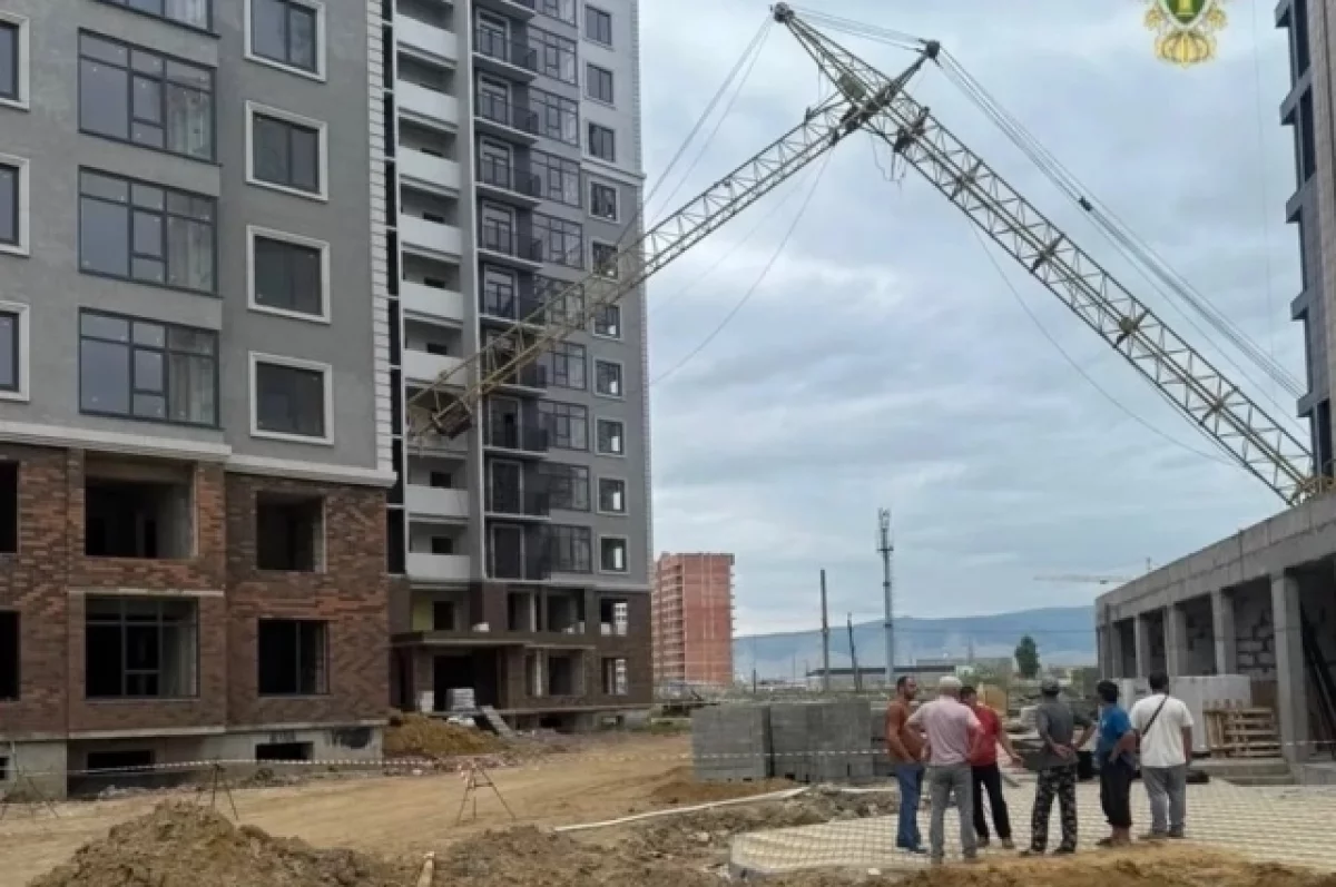 Прокуратура раскрыла подробности гибели крановщика на стройке в Каспийске