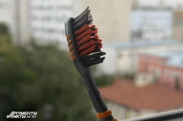 При выборе зубной щётки стоит гнаться не за внешним видом