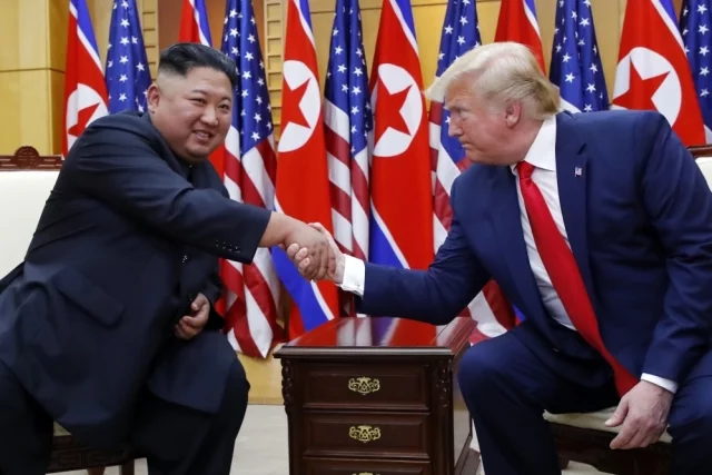 Некоторые эксперты считают, что Трамп снова хочет провести встречу с лидером КНДР Ким Чен Ыном.