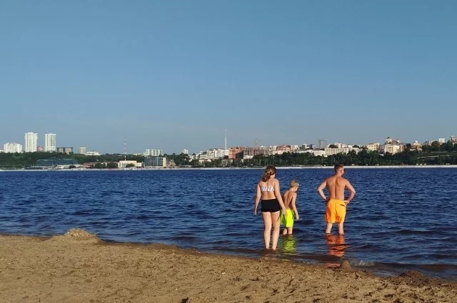 Двоих детей успели спасти очевидцы.