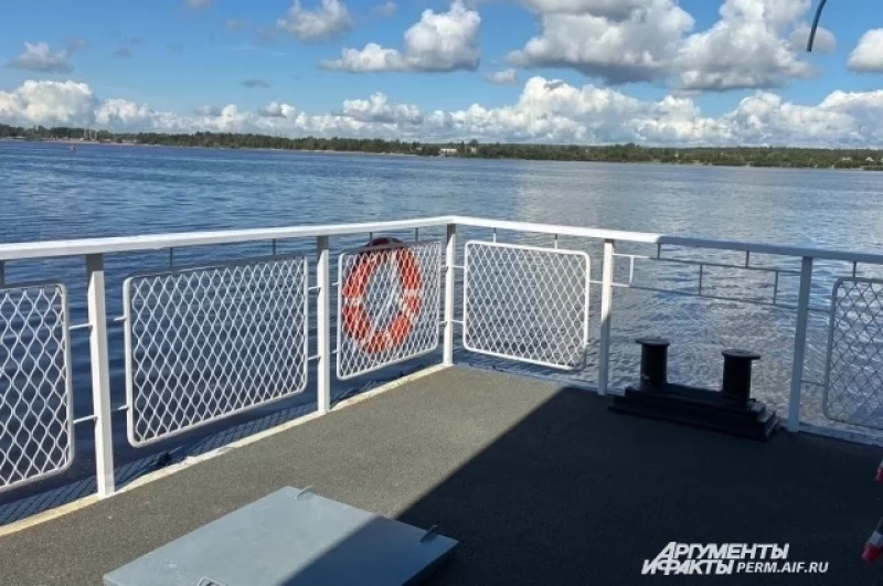 Ожидать суда можно и на открытой части дкбаркадера.