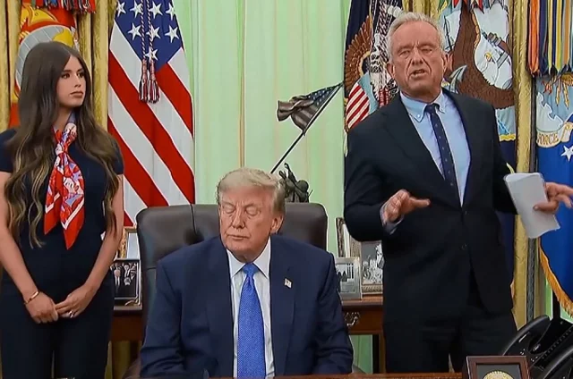На мероприятии в Белом доме 80-летний Дональд Трамп подписал очередной указ и пообщался с прессой.