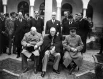 Ялтинская (Крымская) конференция союзных держав (4 - 11 февраля 1945). В первом ряду (сидят): Премьер-министр Великобритании Уинстон Черчилль, Президент США Франклин Делано Рузвельт и Маршал СССР Иосиф Виссарионович Сталин перед началом одного из заседаний. Стоят: Министр иностранных дел Великобритании. 