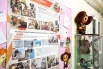 В витрине «Своя безопасность» стоят сделанные своими руками, Чебурашки, приехавшие из волонтерских центров Томска и Омской области. Игрушки облачены в крошечные формы десантников, танкистов и моряков — сегодня они служат мягкими оберегами для бойцов на передовой.