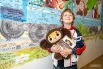 Ярко-голубая «Стена Дружбы» занимает всю стену первой комнаты. Первым свой автограф прямо на стене оставил сам Эдуард Успенский, а сегодня на ней хранятся пожелания и подписи от делегаций из 14 стран мира.