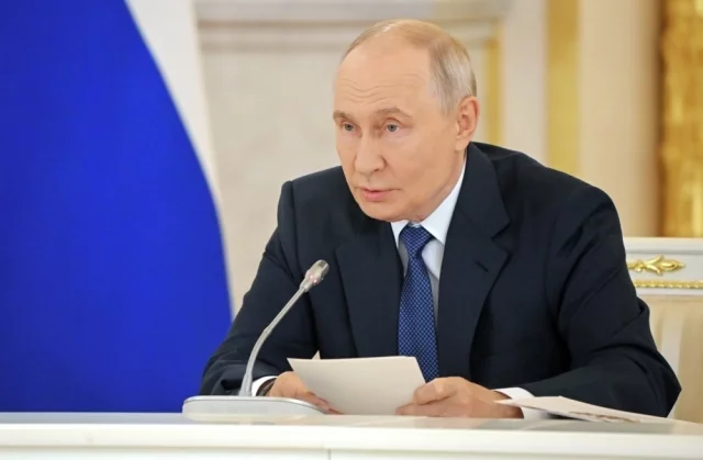 Владимир Путин подчеркнул, что нужно повышать эффективность как в области обороны и безопасности, так, конечно, и в социально-экономической сфере.