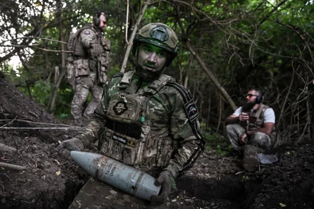 Боевая работа расчета гаубицы Д-30 сводной артиллерийской группы «Пресса» спецназа «Ахмат» группировки войск «Север» ВС РФ.
