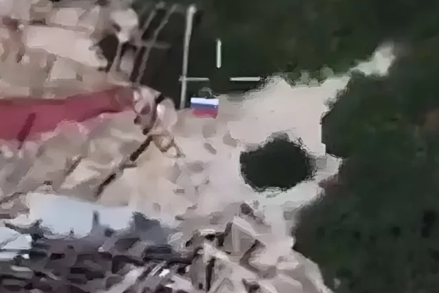Флаг над освобождённым селом Новосолошино.