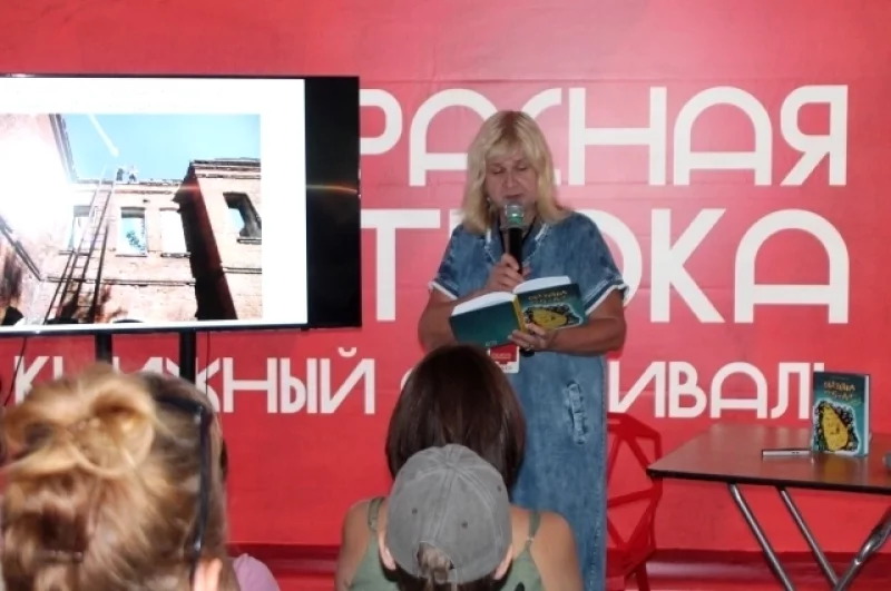 Заглянем в другой лекторий: автор Светлана Лаврова читает свою книгу для школьников 