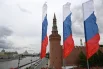 Город украсили семью сотнями флагов.
