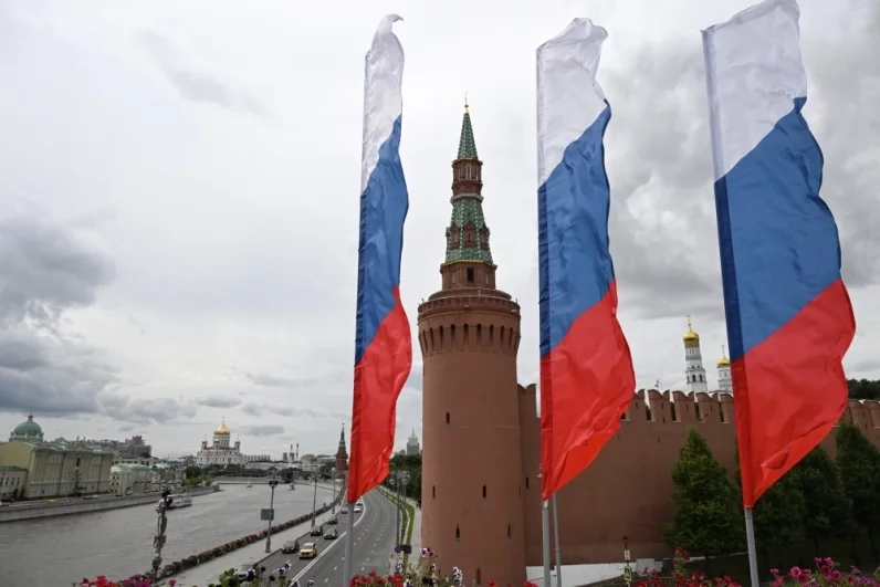 Город украсили семью сотнями флагов.