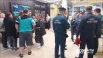 Присутствующие не скрывали скорби, прощаясь с девушкой.