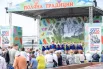 На сцене создавали настроение фольклорные коллективы.