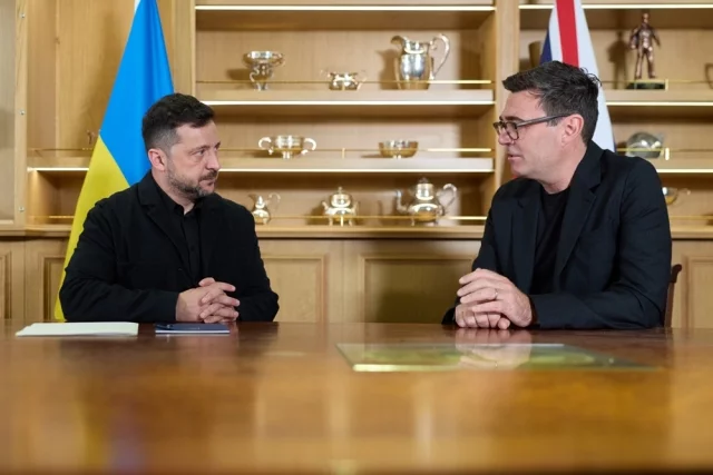 Премьер-министр Энди Бернэм, находящийся на посту чуть более месяца, приехал на Украину.