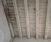 ... и старинные потолочные перекрытия.