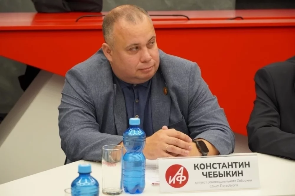 Актер спектакля «Гостиница Астория», депутат Заксобрания Петербурга Константин Чебыкин