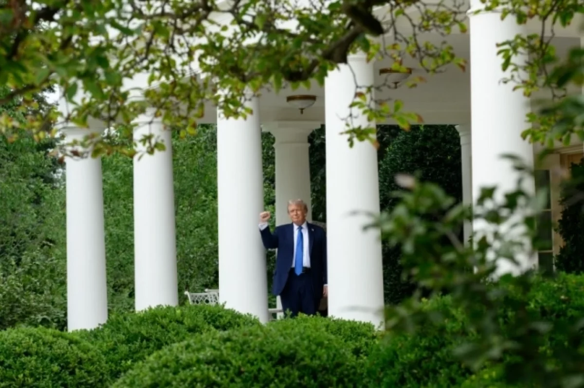 Трампа не устраивает наклон лужайки у Белого дома