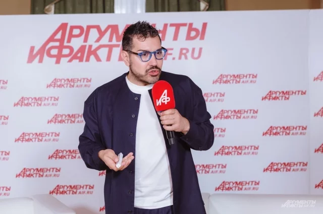 Лев Львович Каграманян, выпускник «Мастерской новых медиа», управляющий партнер брендингового Агентства культурных и социальных проектов «Лев&Единорог», создатель лаборатории-лектория «ШТАБ КУЛЬТУРЫ», эксперт по брендингу.