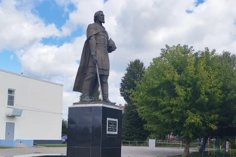 Князь Пожарский наблюдает за новой жизнью своей вотчины.