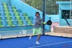 Падел стал одним из самых популярных массовых видов спорта. Освоить базовые удары и начать играть можно уже за первую тренировку, в отличие от классического тенниса со сложной техникой. Короткая ракетка без струн и мягкий мяч снижают нагрузку на суставы и не требуют мощного замаха.