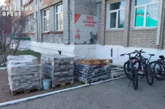 Обстановка в школе в селе Эрхирик Заиграевского района в настоящее время отнюдь не располагает к получению новых знаний, ведь за неделю до старта нового учебного года здесь до сих пор не завершили капитальный ремонт.