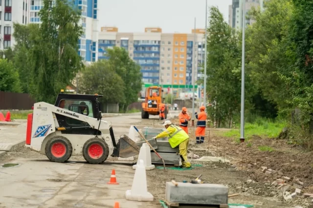 Лето — время ремонта сетей тепло- и водоснабжения, благоустройства улиц и дворов.