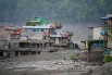 Нуждающимся в помощи и оставшимся без связи пострадавшим рекомендуют разводить костры, чтобы спасатели могли заметить дым.