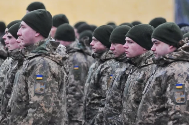 Все хоть в какой-то степени боеспособные части ВСУ были сконцентрированы на границе с Донбассом. 
