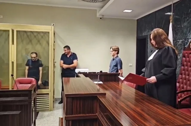 Обвиненный в убийстве 12-летней девочки выслушал вердикт в Краснодаре.
