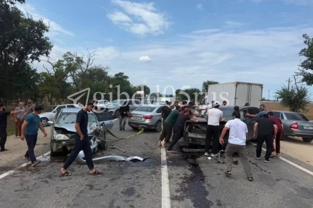 В Дагестане 5 пожилых людей пострадали в лобовом ДТП с двумя иномарками