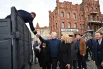 На территории кинопарка «Москино» создано шесть проектов, посвященных СВО. Кроме того, с начала этого года здесь снято более 20 фильмов, посвященных истории России и сохранению памяти о Великой Отечественной войне. Проходя по площадкам, мэр приветствовал специалистов, приложивших усилия к этой большой работе.