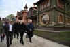 Заместитель Председателя Правительства Российской Федерации Татьяна Голикова и мэр Москвы Сергей Собянин побывали в парке «Москино» (Новая Москва), где открыли новые площадки. Здесь будут снимать новые отечественные кинокартины.