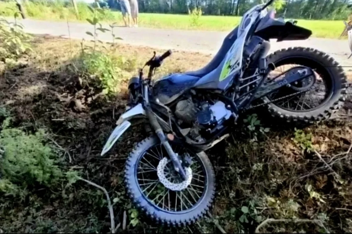 В Пудоже в ДТП погибли два подростка на питбайках