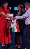 Все участницы проекта получили памятные подарки.